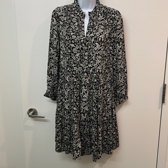 J. Crew Dresses & Skirts - J Crew Swingy Antique Floral Print Black & Cream Dress Small